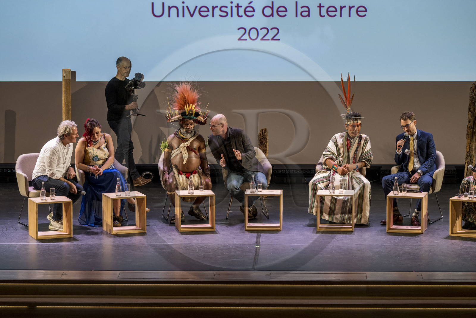 France, Paris (75), siège de l'UNESCO, conférence à l'Université de la Terre du 25 novembre 2022, Twyla Edgi Masuzumi, Mundiya Kepanga et Benki Piyako (trois leaders autochtones représentants des forêts primaires)