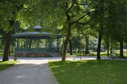 France, Bas-Rhin (67), Strasbourg, quartier de la Neustadt datant de la periode allemande, kiosque à musique dans le Parc du Contades