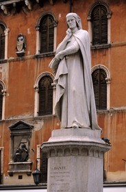 Italy, Venetia, Verona, Piazza dei Signori, statue of Dante
