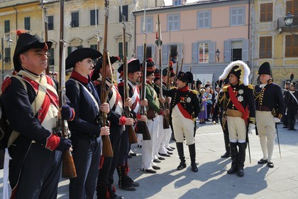 Italie, Ligurie, Sarzana, Napoleon Festival, Napoléon passe en revue les troupes en compagnie du maréchal d'Empire Massena sur la Piazza Matteotti