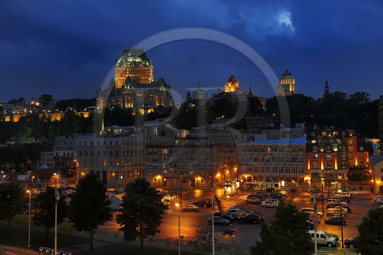Canada, province de Québec, ville de Québec, Vieux-Québec classé Patrimoine Mondial de l' UNESCO, château Frontenac depuis le port sur le fleuve Saint-Laurent