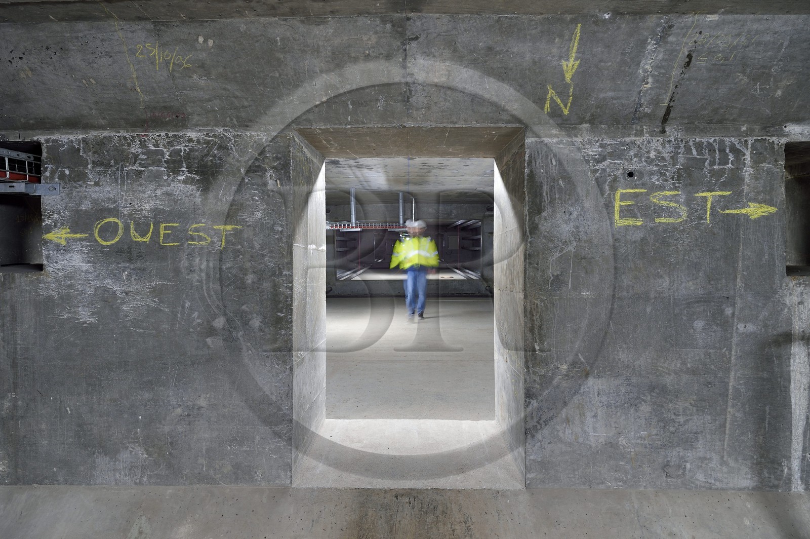 France, entre Calvados (14) et Seine-Maritime (76), le Pont de Normandie, intérieur du pylone en béton sous le niveau de la route