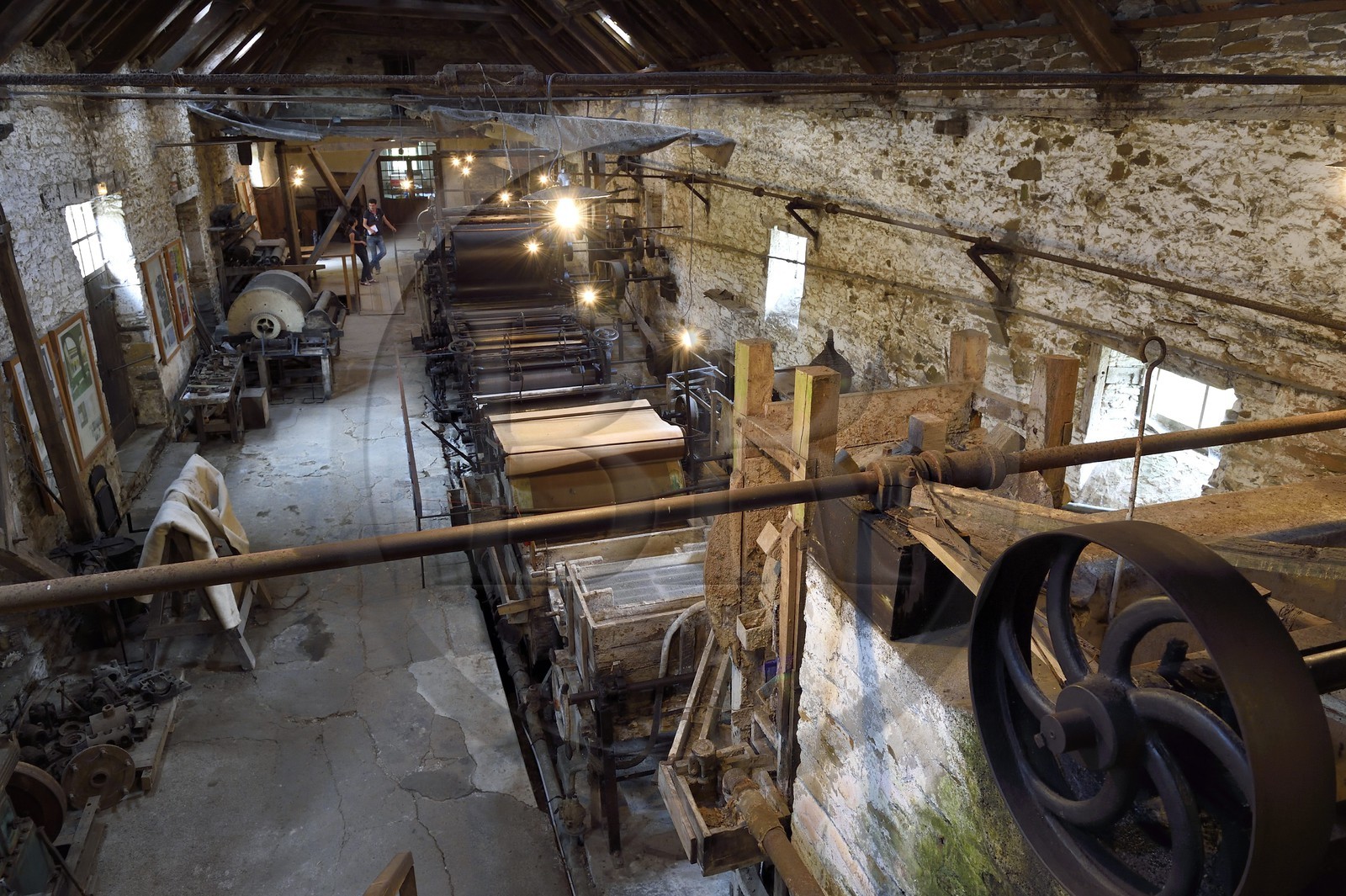 France, Dordogne (24), Périgord Noir, Payzac, ancienne Papeterie de Vaux, Ecomusée Européen du papier de paille, piles hollandaises et cylindres chauffants, la production de la papeterie de Vaux consistait en la fabrication de papier de paille de seigle, principalement utilisé dans l'alimentation et l'emballage