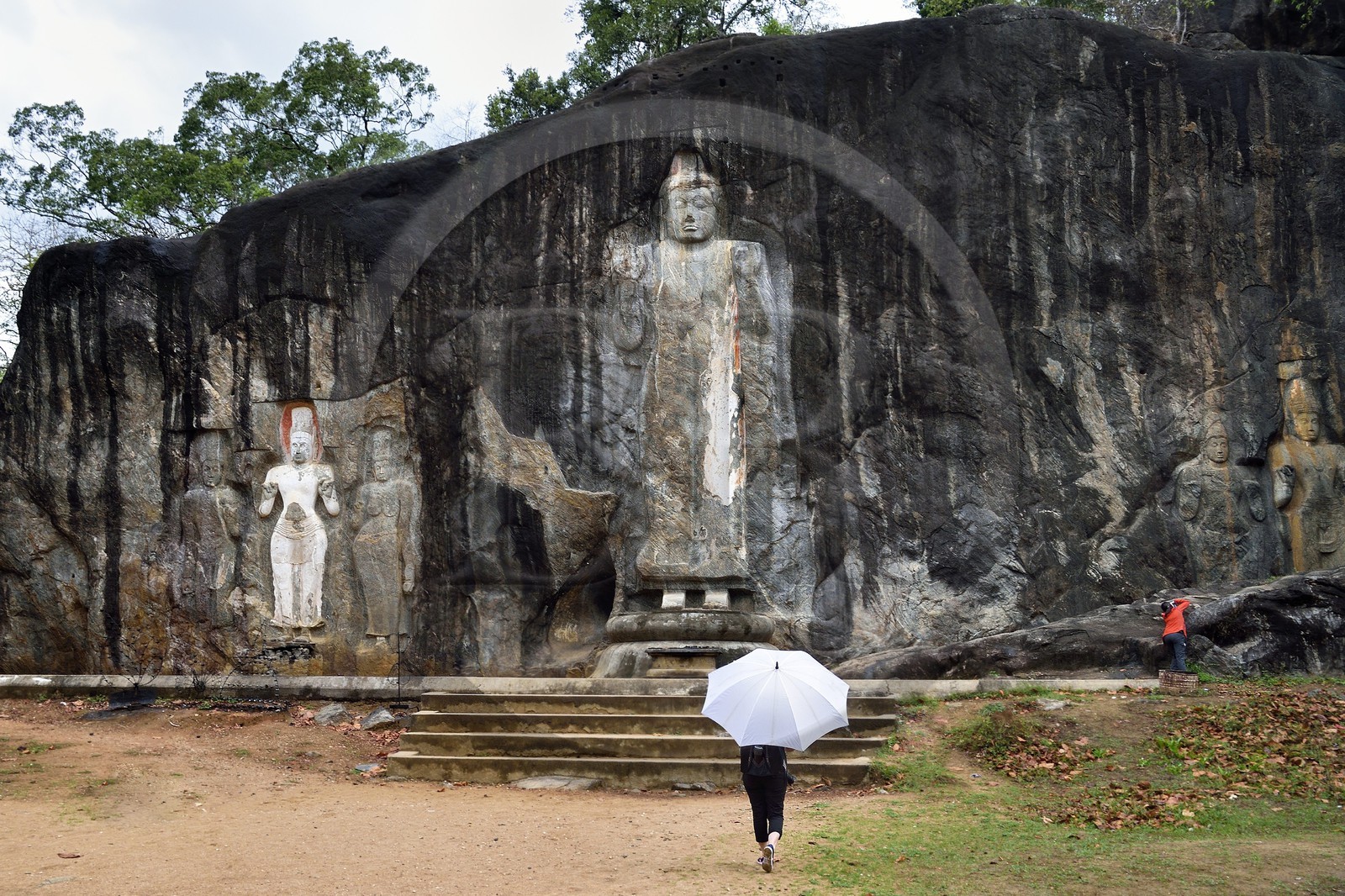 Sri Lanka, province d'Uva, Buduruwagala, bouddhas gravés dans la roche datant du Xe siècle