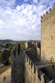Portugal, région du Minho, Guimaraes, ville classée Patrimoine Mondial de l' UNESCO, le chateau fort aux sept tours