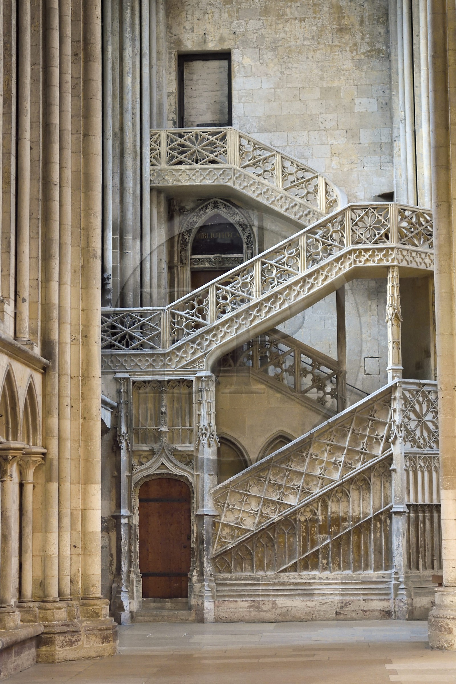 France, Seine-Maritime (76), Rouen, la Cathédrale Notre-Dame, escalier dit des libraires, typique du style gothique