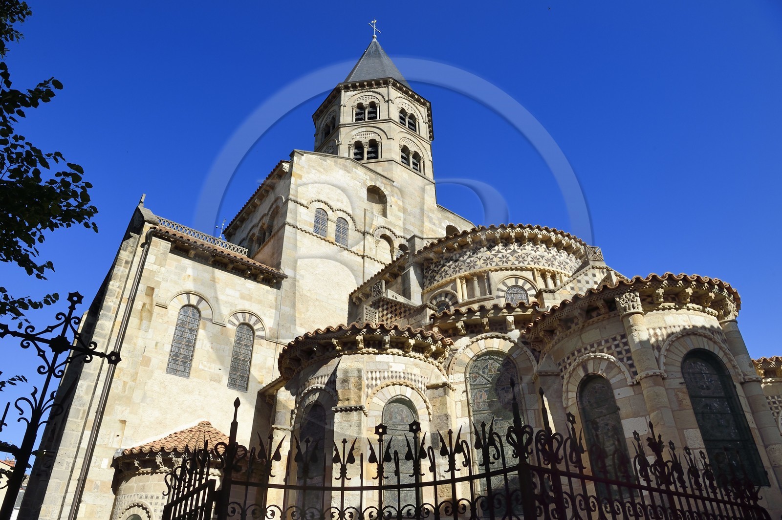 France, Puy-de-Dôme (63), Clermont-Ferrand, basilique Notre-Dame-du-Port de style roman auvergnat, classée Patrimoine Mondial de l'UNESCO au titre des Chemins de Saint-Jacques-de-Compostelle en France