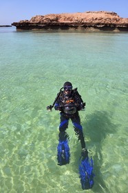 Sultanat d'Oman, gouvernorat de Mascate, réserve naturelle des Iles Daymaniyat, la photographe-plongeuse Maisa Al Hooti