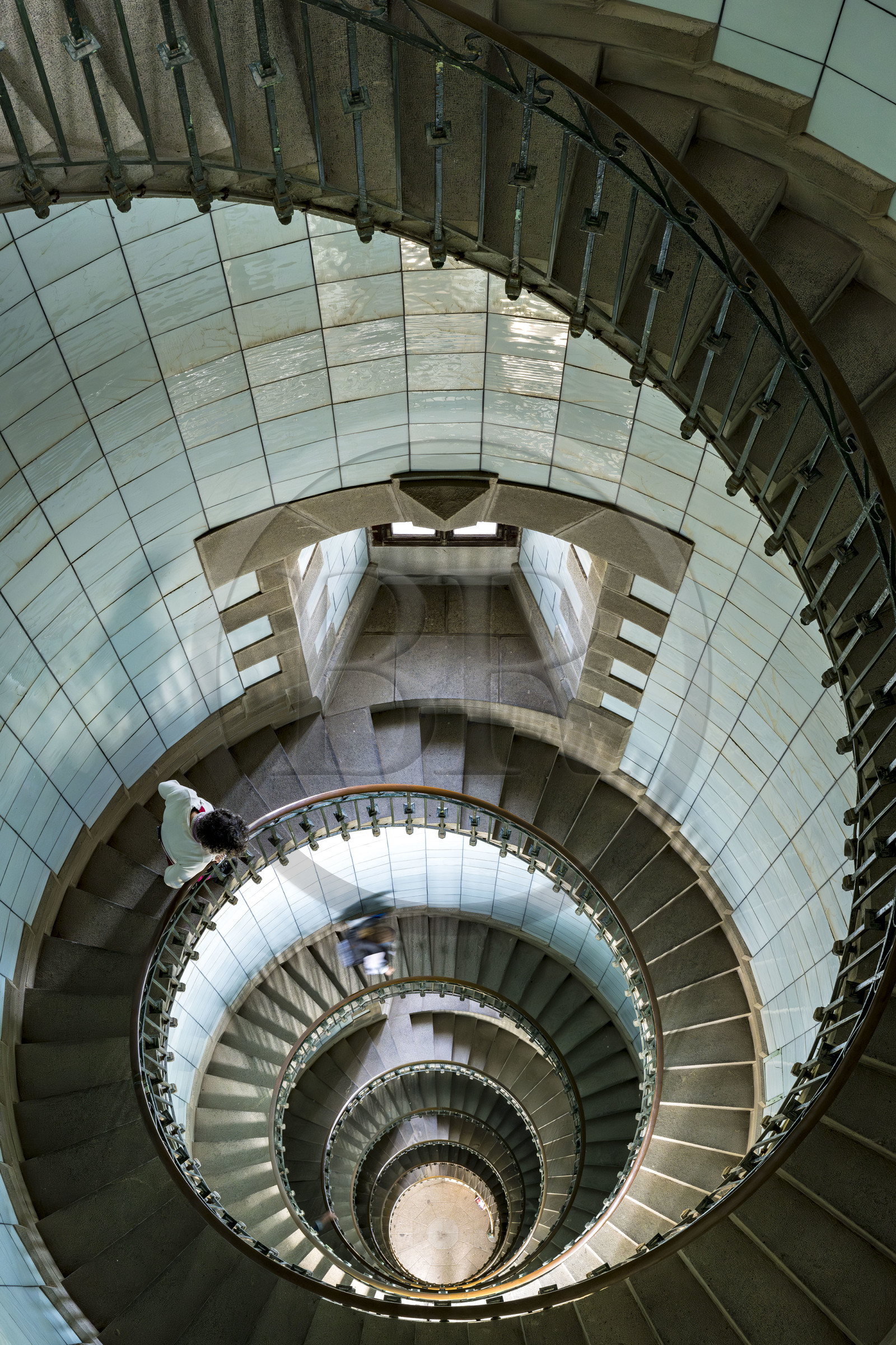 France, Finistère (29), Pays des Abers, Ile Vierge dans l'archipel de Lilia, le phare de l'Ile Vierge, escalier intérieur du plus haut phare d'Europe avec 82,5 mètres