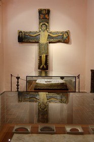 Croatia, Dalmatia, Dalmatian Coast, Zadar, Convent of St. Francis museum, crucifixion (12 - 13 century), risen Christ