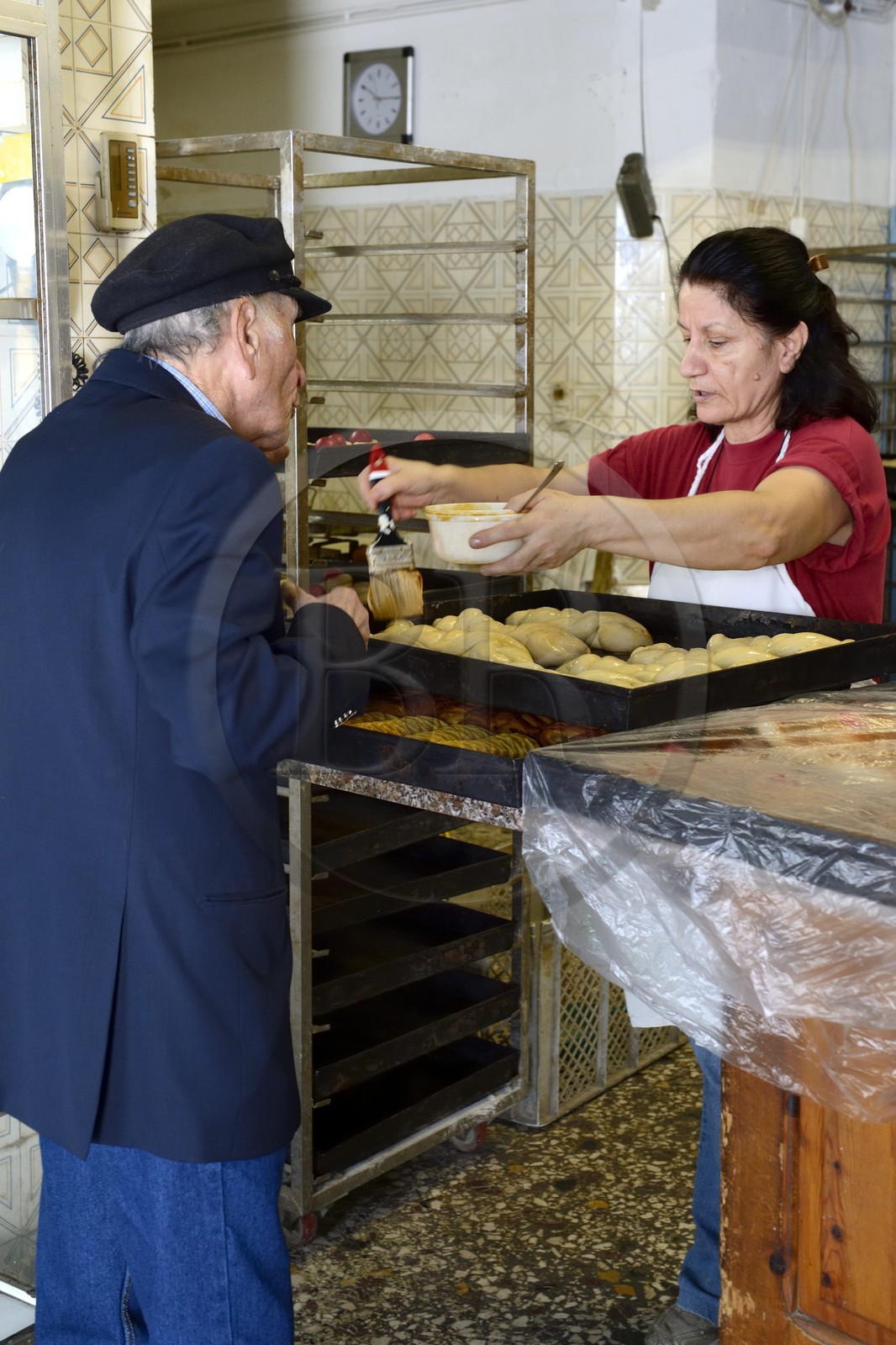 Grèce, Les Cyclades, mer Égée, île de Mykonos, Chora (Mykonos town), une des plus anciennes boulangeries de la vieille ville