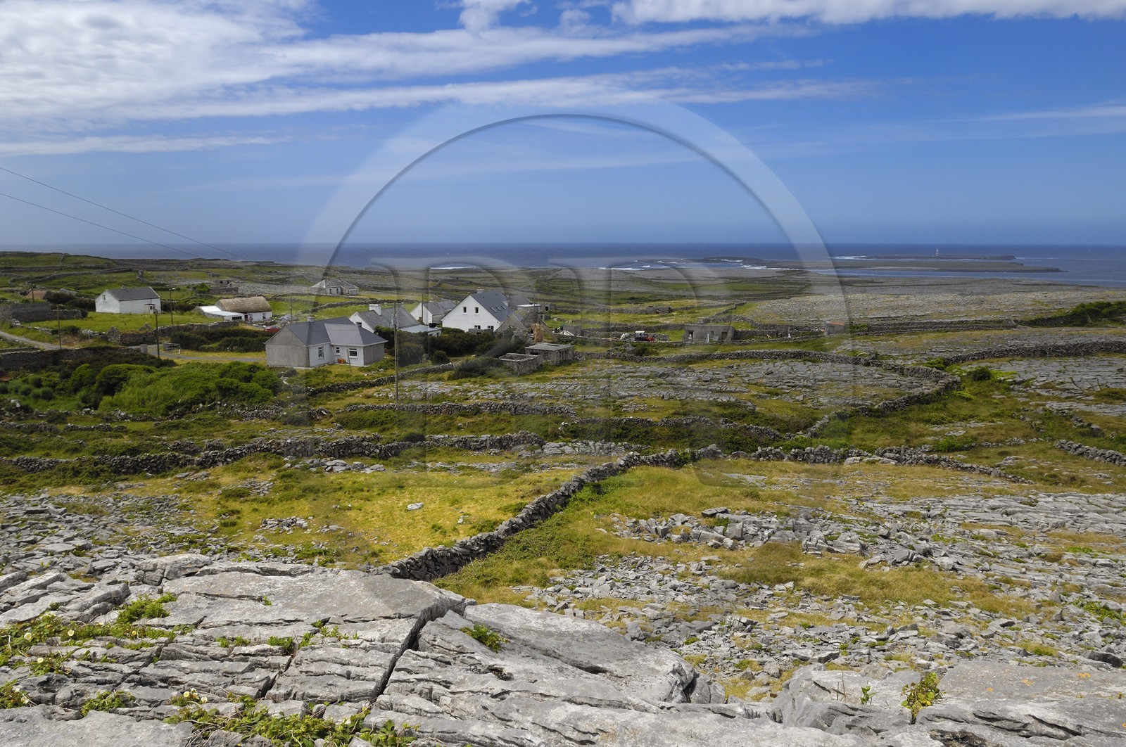 Irlande, Comté de Galway, Aran Islands, Inishmore, la pointe ouest de l'Ile face aux Brannock island