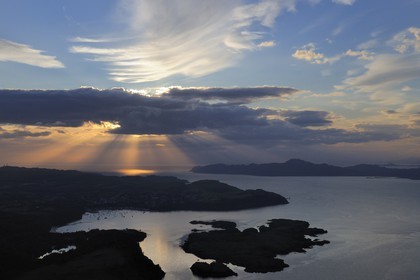 Royaume-Uni, Ecosse, Highland, Hébrides intérieures, Ile de Mull, Tobermory et la côte Nord (vue aérienne)