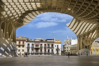 Espagne, Andalousie, Séville, Plaza de la Encarnacion - Plaza Mayor, Metropol Parasol ou Setas de Sevilla (construit en 2011) par l'architecte  Jurgen Mayer-Hermann