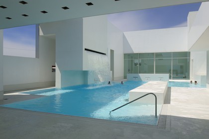 France, Seine-Maritime (76), Le Havre, la piscine les Bains des Docks crée par l'architecte Jean Nouvel