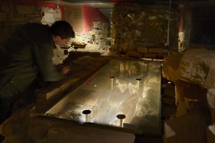 France, Bas Rhin (67), Marmoutier, l'église abbatiale romane du VIème siècle, sarcophage dans la crypte archéologique