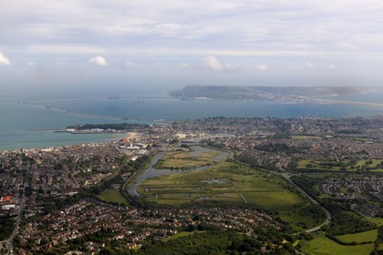 Royaume-Uni, Angleterre, Dorset, Weymouth et l'ile de Portland en arrière plan (vue aérienne)