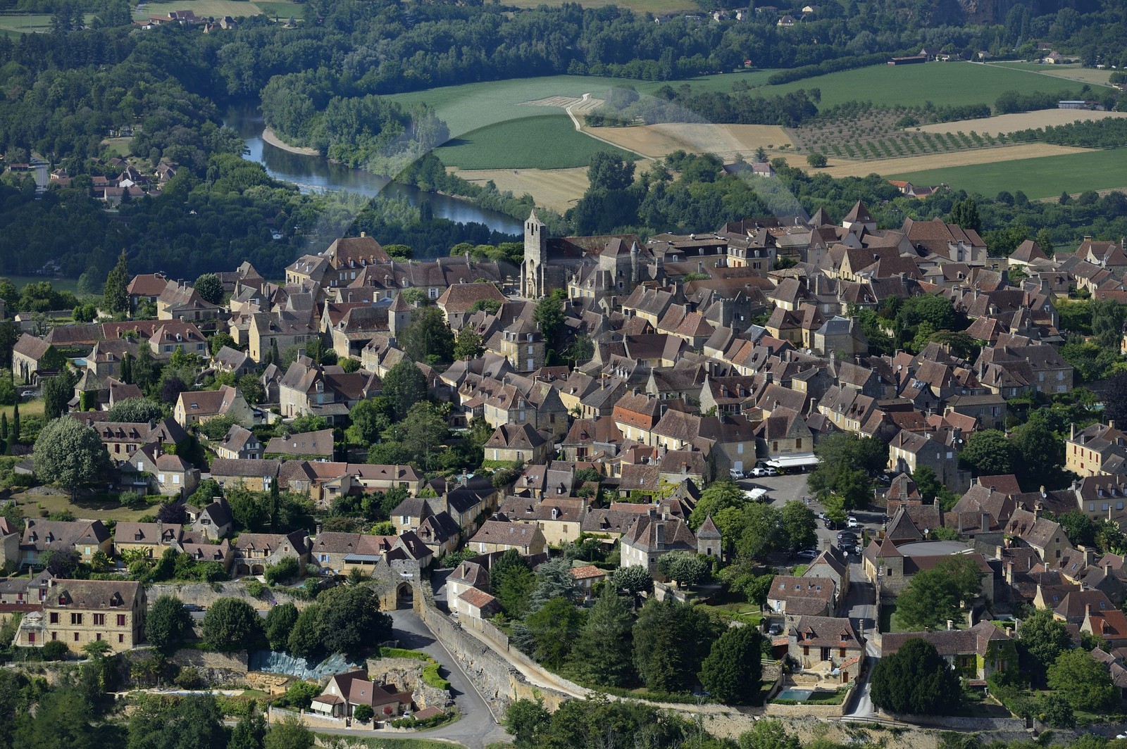 France, Dordogne (24), Périgord Noir, vallée de la Dordogne, vallée de la Dordogne, Domme, labellisé Les Plus Beaux Villages de France (vue aérienne)