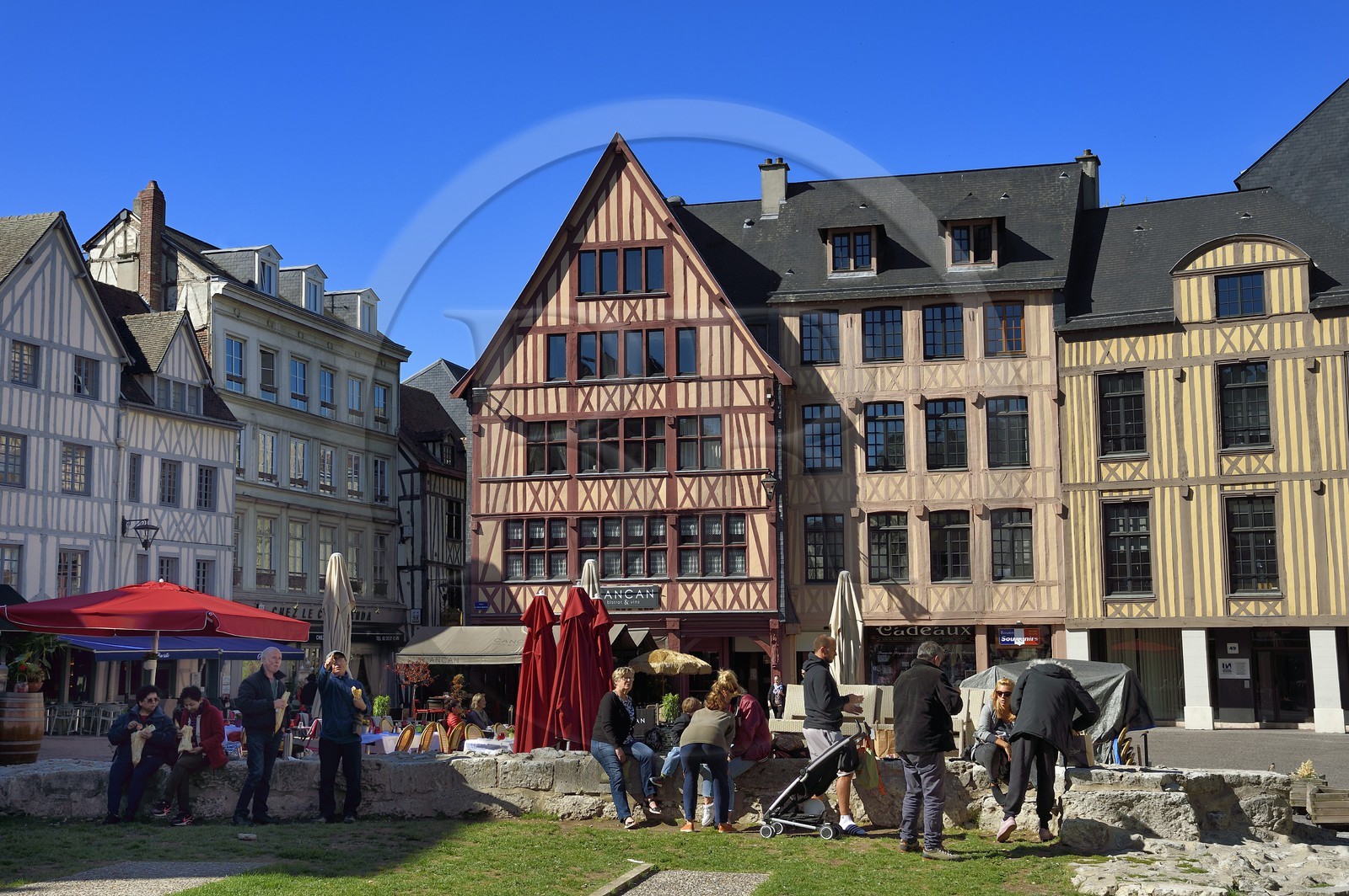 France, Seine-Maritime (76), Rouen, maisons à pans de bois place du Vieux Marché