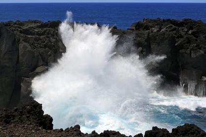 France, Ile de la Reunion, côte sud, Saint-Philippe, le Cap Méchant est situé le long d'une côte déchiquetée de roche volcanique frappée par la houle et typique de la région appelée Sud sauvage