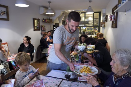 France, Var (83), Toulon, restaurant L'Aparté rue Paul Lengrin dans la vieille ville