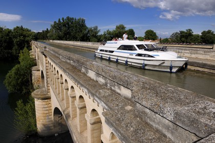 France, Hérault (34), Béziers, le Pont Canal du Canal du Midi, classé Patrimoine Mondial de l'UNESCO, passant sur la rivière Orb