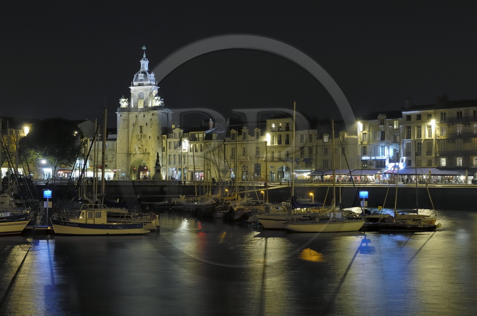 France, Charente-Maritime (17), La Rochelle, le Vieux Port, la Porte de la Grosse Horloge au bout du quai Duperré