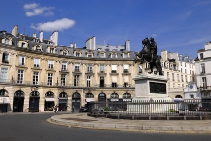 France, Paris (75), la place des victoires, statue équestre de Louis XIV