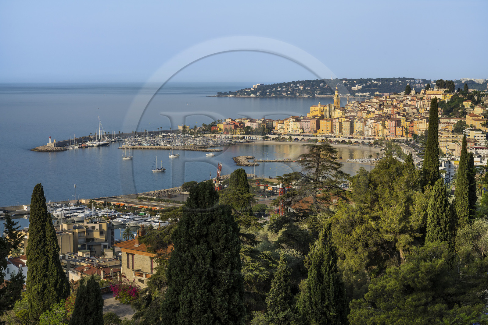France, Alpes-Maritimes (06), Menton, Domaine des Colombieres, vue sur la ville depuis le domaine
