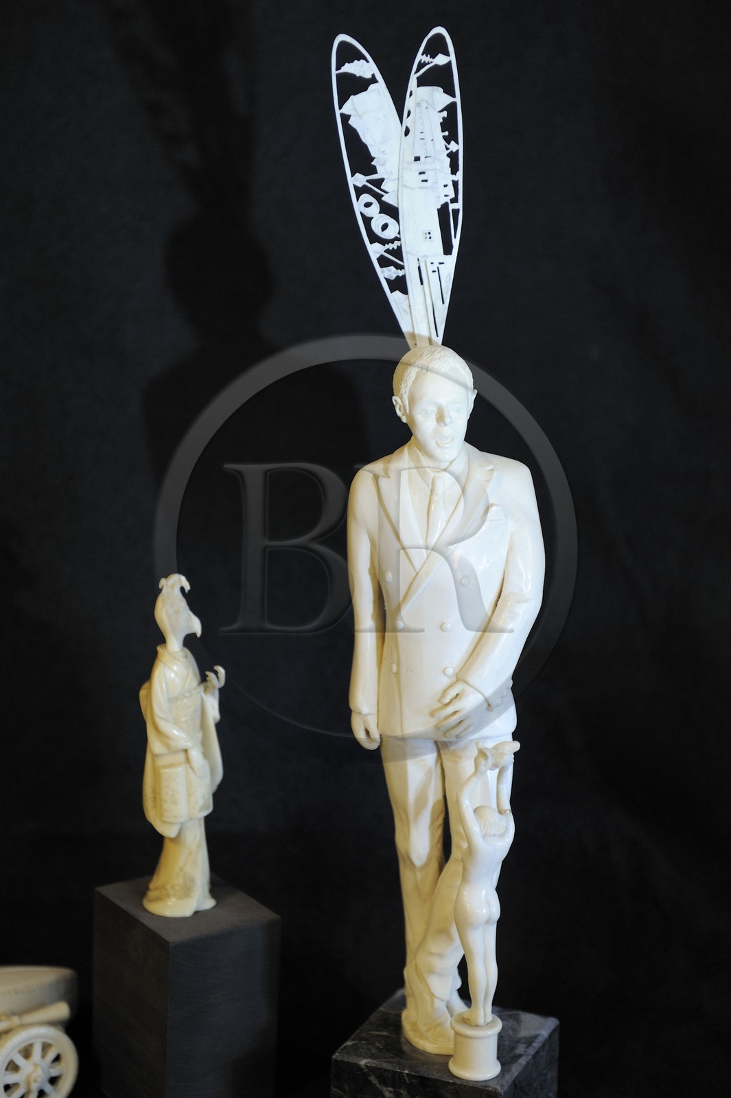 France, Seine-Maritime (76), Dieppe, réalisations du sculpteur d’ivoire Philippe Ragault dans son atelier