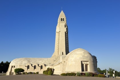 France, Meuse (55), Douaumont, bataille de Verdun, ossuaire de Douaumont surplombant la nécropole nationale