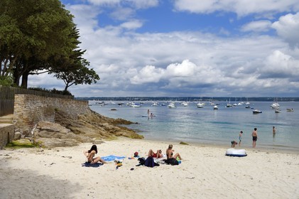 France,  Finistère (29), Fouesnant, le littoral de la cote Est de la pointe de Beg Meil, plage dite des Oiseaux