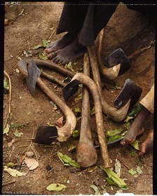 Burkina Faso, province de Poni, pays des Lobi, Loropéni, ensemble de houes