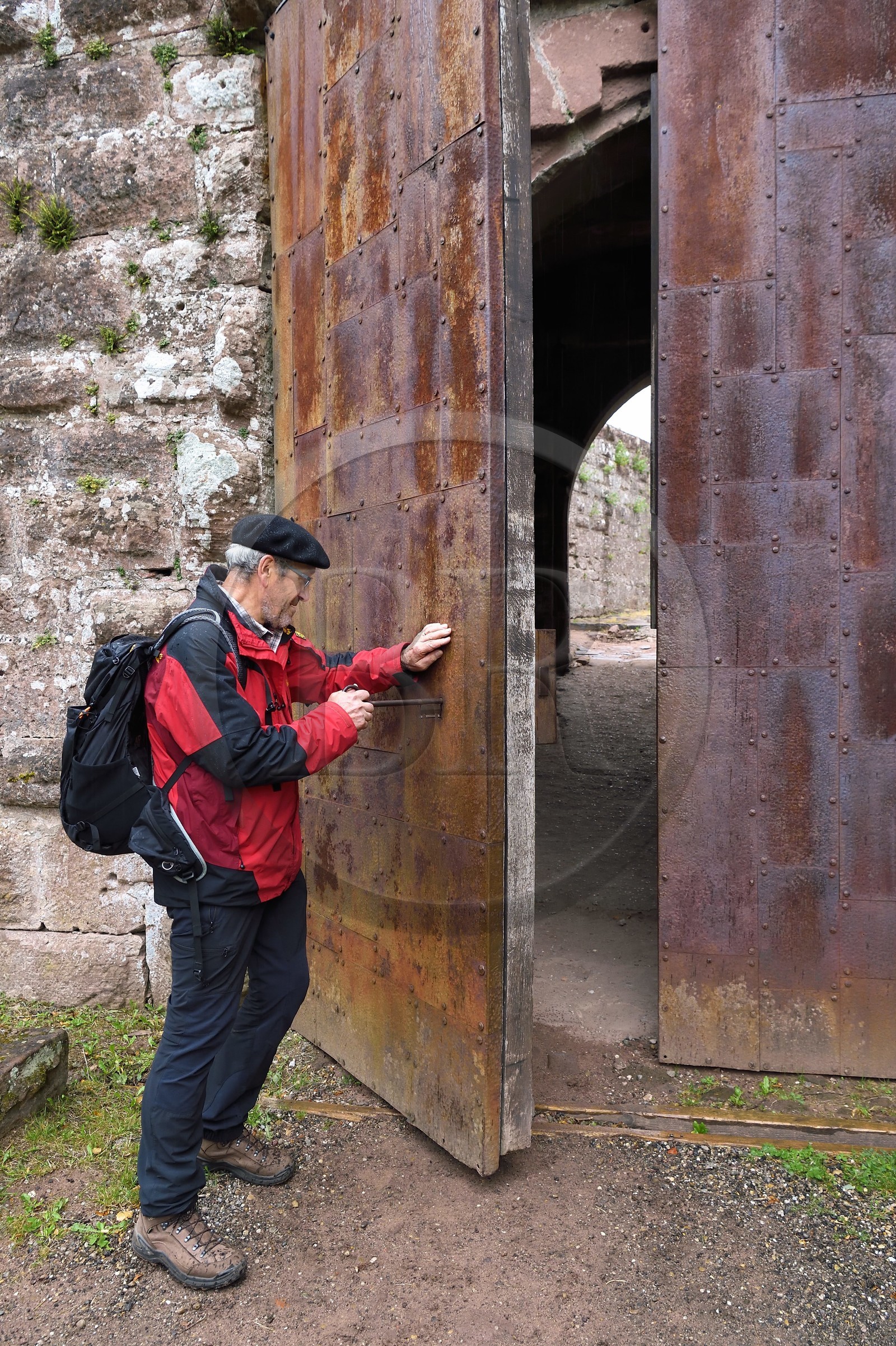France, Bas-Rhin (67), Parc naturel régional des Vosges du Nord, Lembach, chateau de Fleckenstein, Jean-Louis Pfeffer vice président de la fédération du Club Vosgien