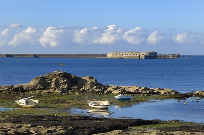 France, Manche (50), Cherbourg, un des forts de la digue du large dans la grande rade