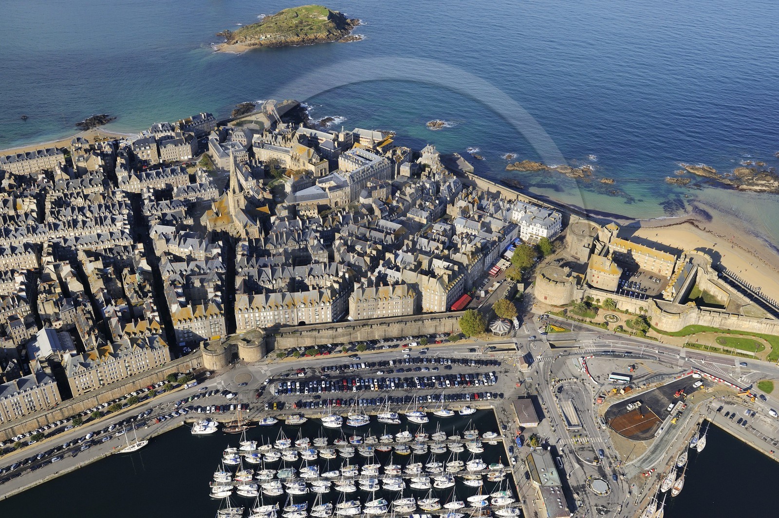 France, Ille et Vilaine, Côte d'Emeraude (Emerald Cost), the fortified town of Saint Malo and the castle (aerial view)