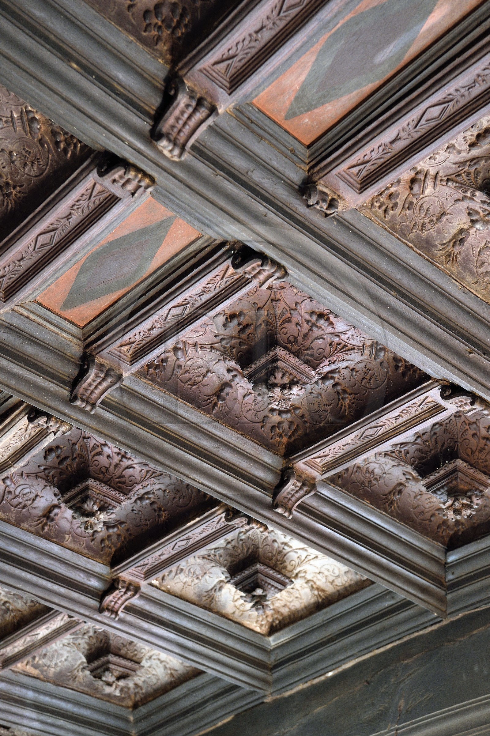 France, Meuse (55), Saint-Mihiel, maison du sculpteur de la Renaissance Ligier Richier, plafond à caissons sculpté en terre cuite moulée au décor géométrique (vers 1540)