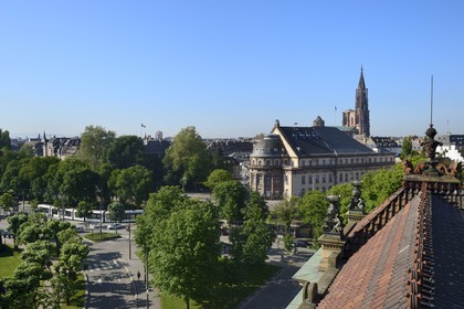 France, Bas-Rhin (67), Strasbourg, la place de la République, l'opera du Rhin et la cathédrale depuis le Palais du Rhin