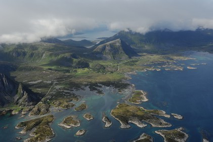 Norvège, Nordland, Iles Lofoten, Ile de Vestvagoy (vue aérienne)
