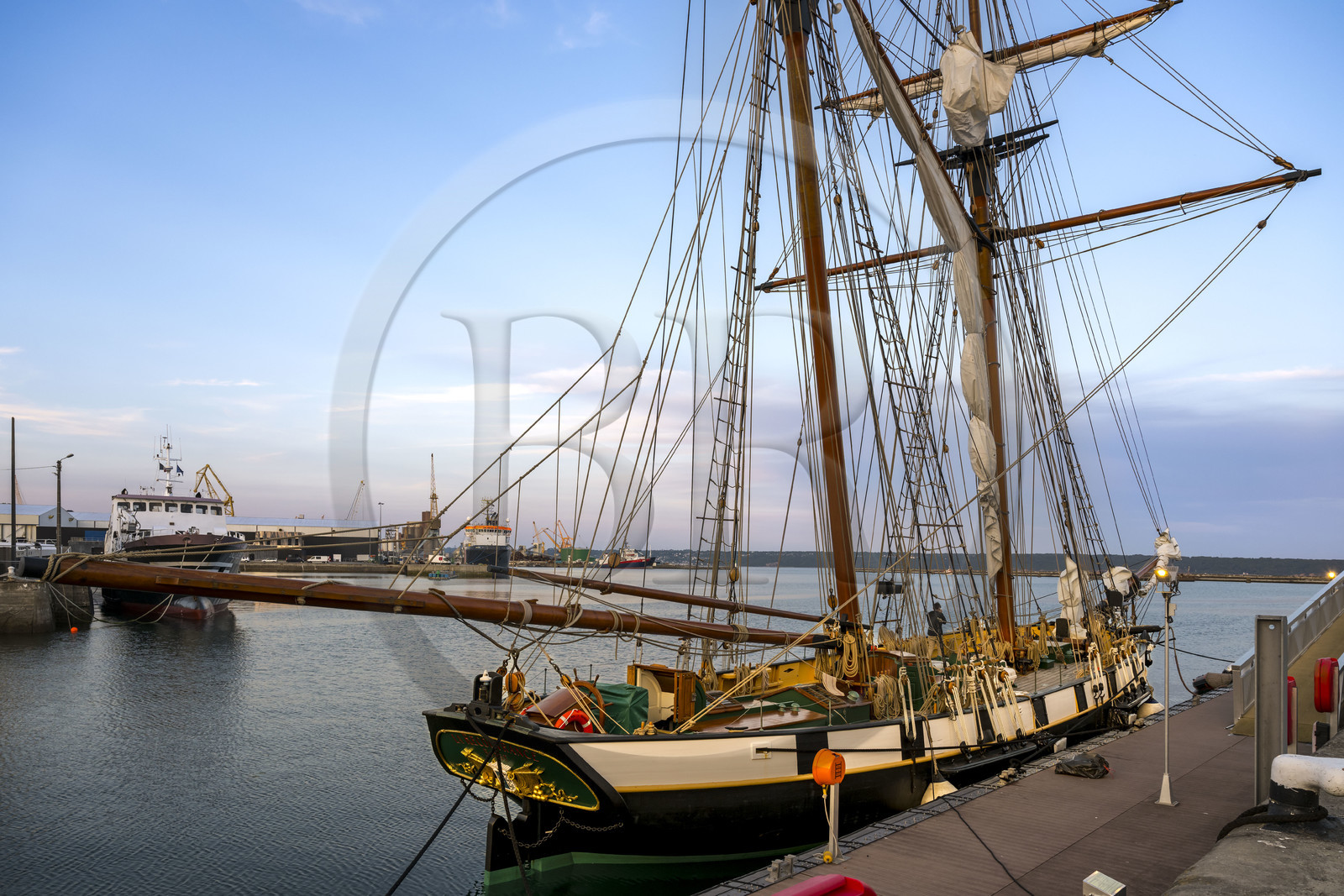 France, Finistère (29), Brest, La Recouvrance, réplique d'un aviso du début du XIXe siècle grée en goélette à hunier
