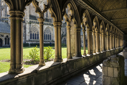France, Côtes-d'Armor (22), Tréguier, cathédrale Saint-Tugdual, le cloitre de style gothique flamboyant de 1461