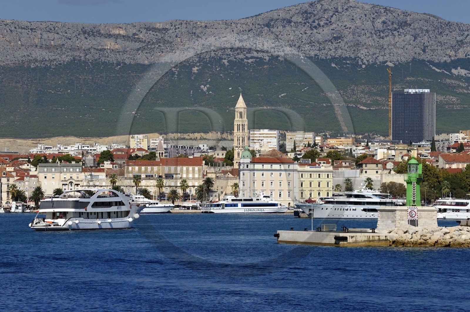 Croatie, Dalmatie, cote dalmate, Split, la vieille ville romaine classée Patrimoine Mondial de l'UNESCO et le port