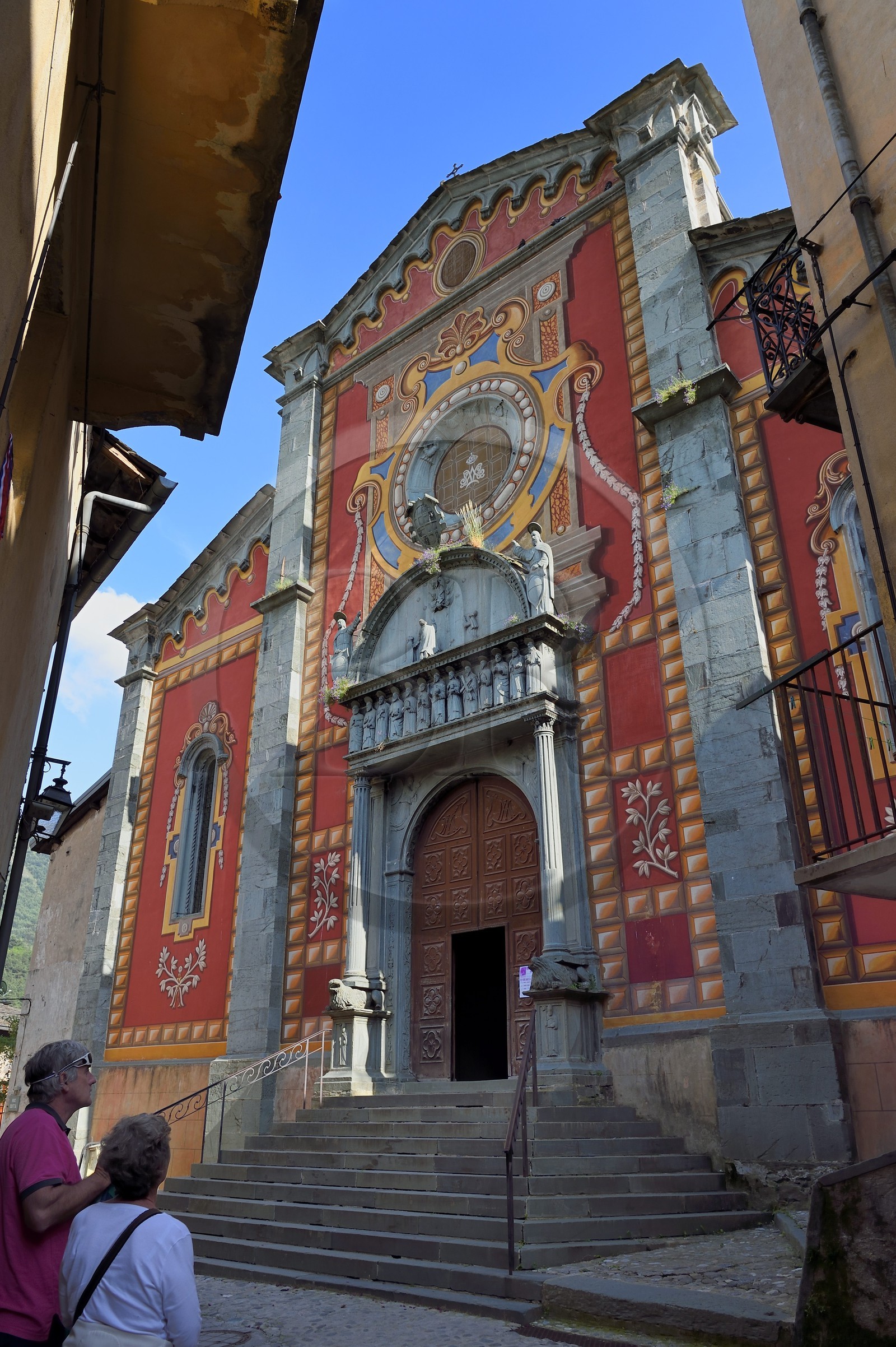 France, Alpes-Maritimes (06), vallée de la Roya (arrière-pays niçois), au pied du parc national du Mercantour, Tende, facade de la collégiale Notre Dame de l'Assomption
