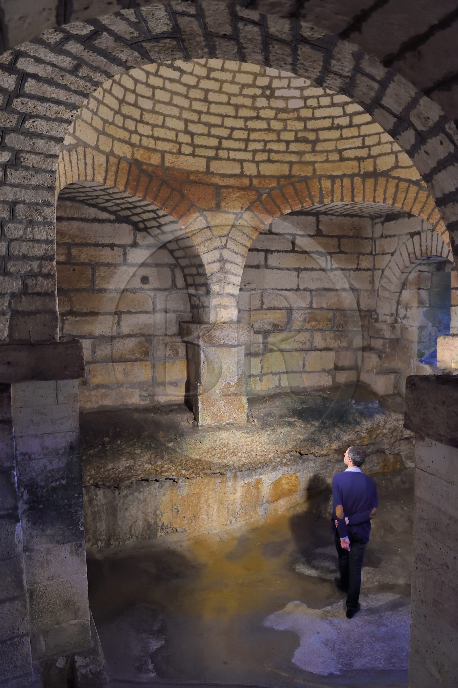 France, Dordogne (24), Brantôme, l'abbaye bénédictine Saint-Pierre de Brantôme, fondations du clocher de l'église abbatiale (XIe siècle), certainement le plus ancien campanile de France