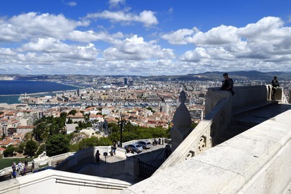 France, Bouches-du-Rhône (13), Marseille, basilique Notre-Dame de la Garde, l'accès du parvis est gardé par des militaires