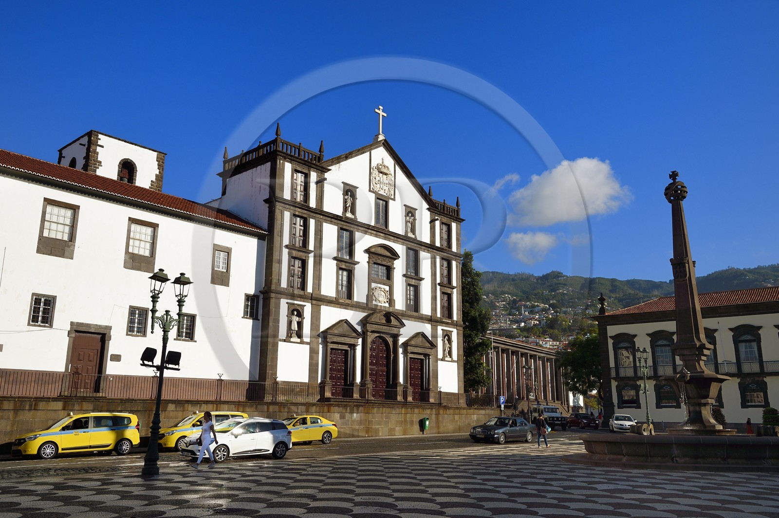 Portugal, Ile de Madère, Funchal, praca do municipio, église Saint-Jean-l'Evangéliste (Igreja de Sao Joao Evangelista) ou église du Collège des Jésuites
