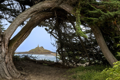 France, Cotes d'Armor, Grand Site de France Cap d'Erquy - Cap Frehel, Erquy, the Saint-Michel islet topped by the Saint-Michel chapel