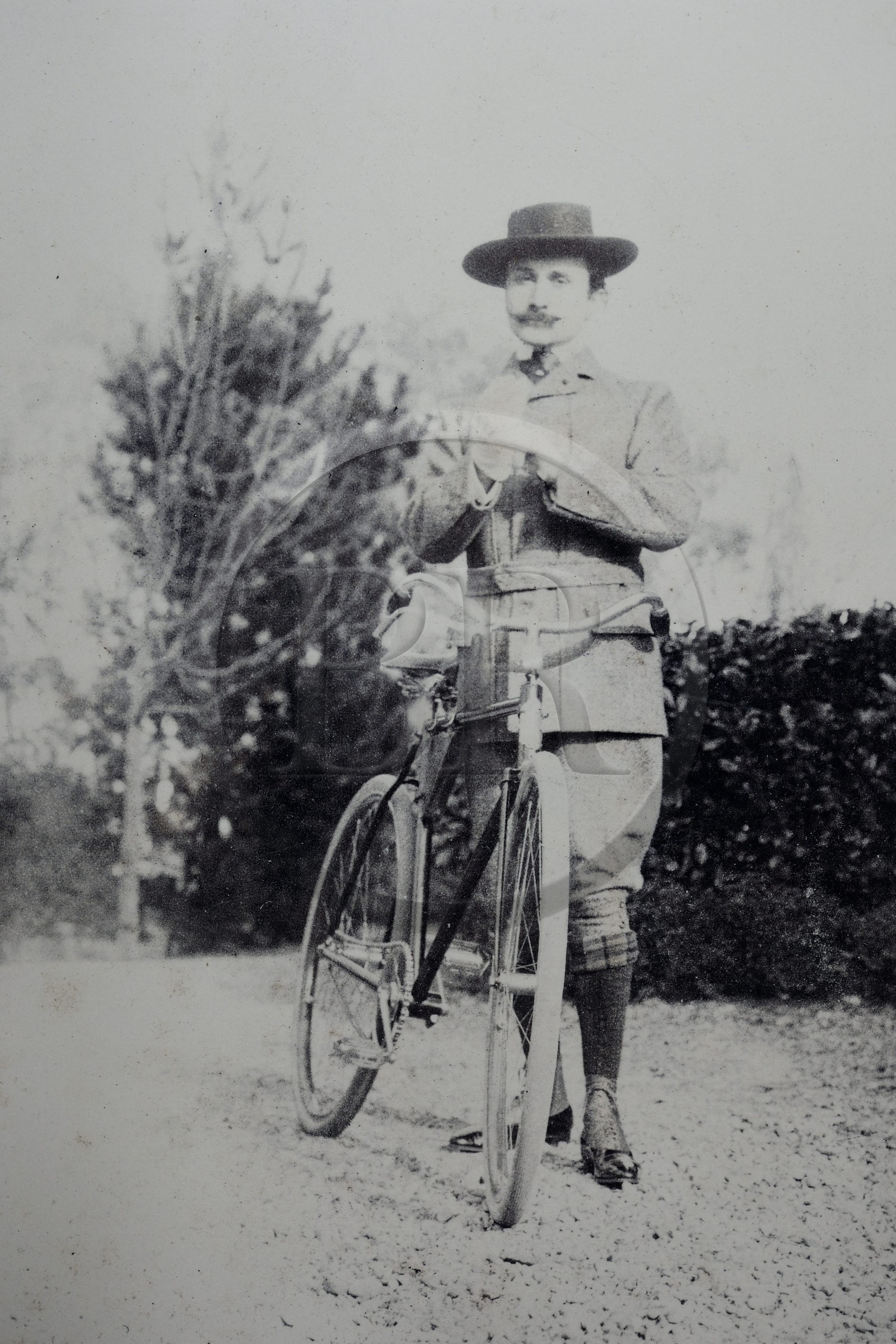 France, Pyrénées-Atlantiques (64), Pays-Basque, Cambo-les-Bains, la Villa Arnaga, musée et maison d'Edmond Rostand, le Grand Hall, photo d'Edmond de Rostand