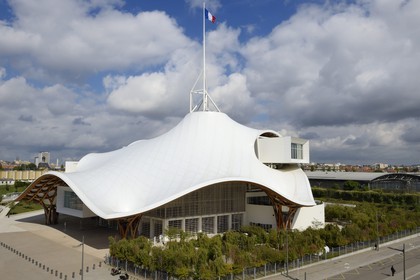 France, Moselle (57), Metz, quartier de l'Amphithéâtre, le Centre Pompidou-Metz, centre d'art conçus par les architectes Shigeru Ban et Jean de Gastines