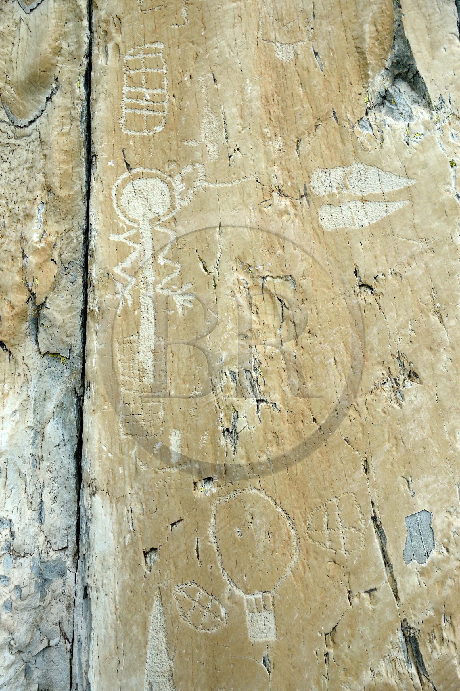 France, Alpes-Maritimes, parc national du Mercantour (Mercantour National Park), the Vallee des Merveilles (Valley of Wonders) scattered with thousands of rupestral engravings of the Bronze Age, Pas de l'Arpette (Arpette pass), the engraving called the zigzag arm Anthropomorphous and a checkerboard-like figure that could symbolize cultivated fields at the top